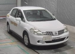NISSAN TIIDA