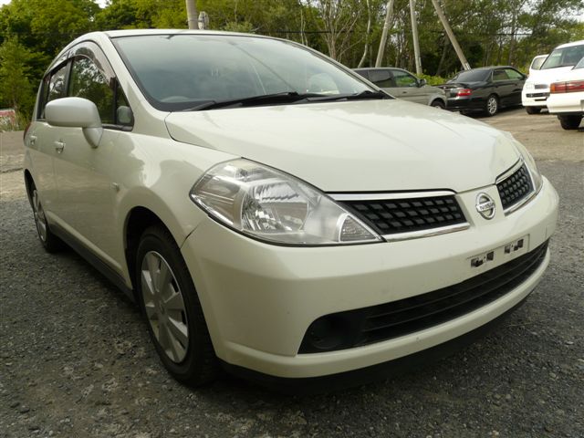 NISSAN TIIDA