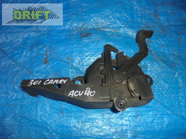 замок капота