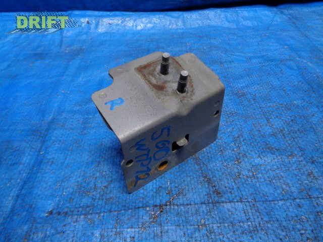 кронштейн усилителя бампера