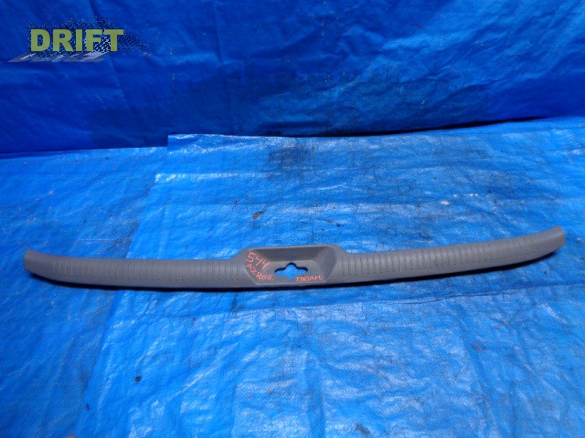 накладка замка багажника