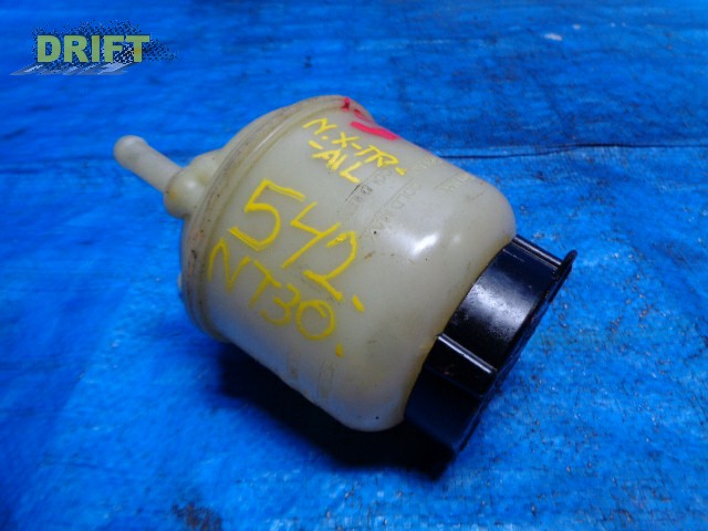 бачок гидроусилителя