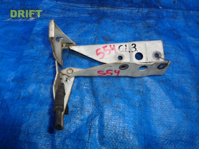 петля капота