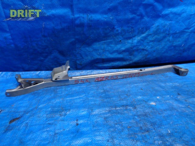 планка замка капота