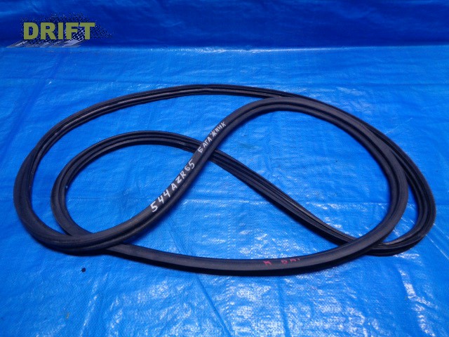 уплотнительная резинка багажника