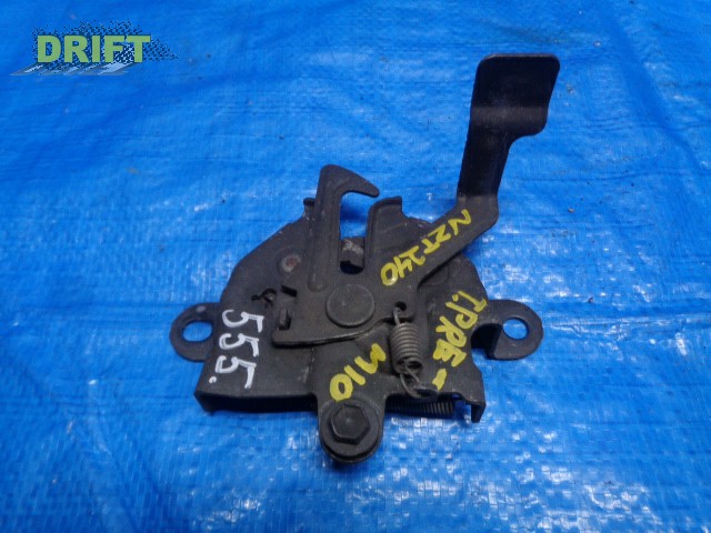 замок капота