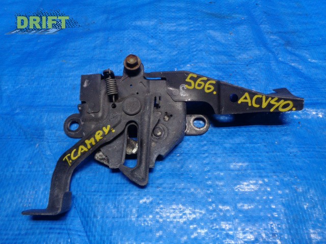 замок капота