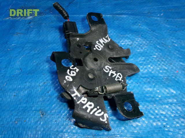 замок капота