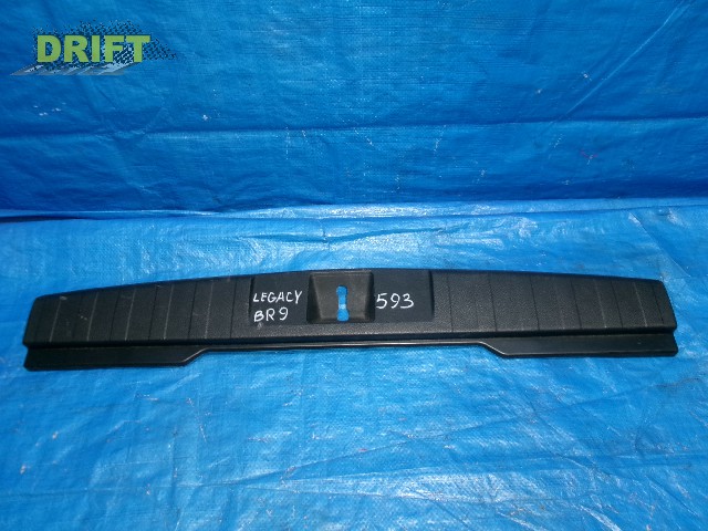 накладка замка багажника