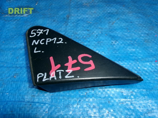 уголок крыла