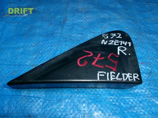 уголок крыла