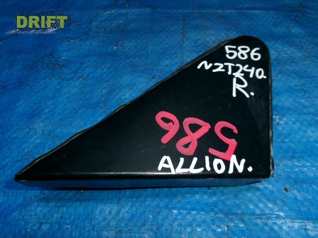 уголок крыла