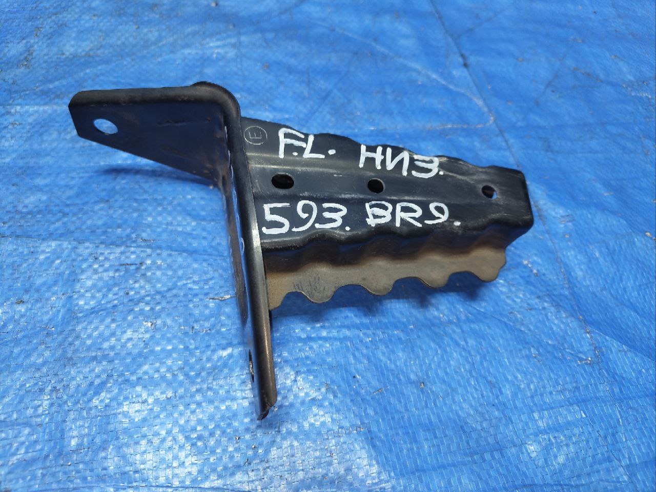 кронштейн усилителя бампера