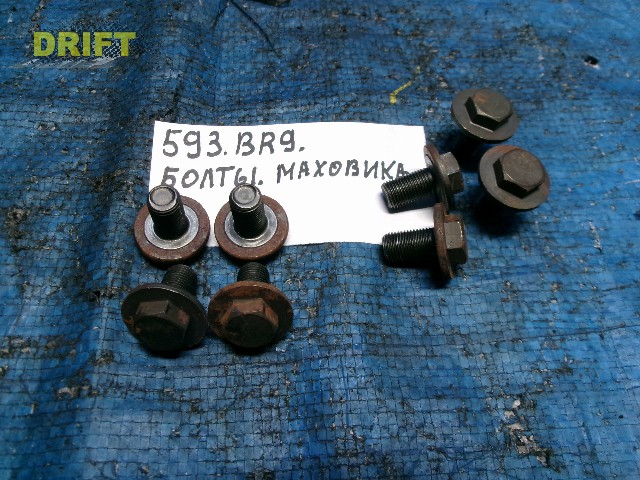 болт маховика