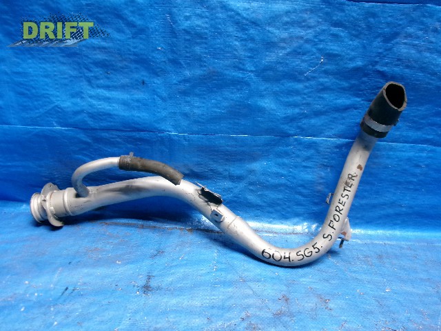 горловина топливного бака