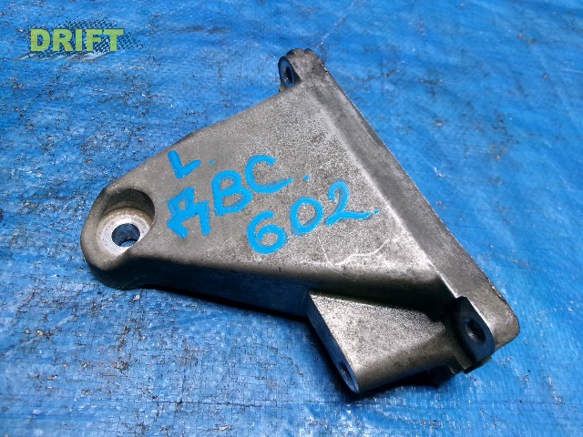 кронштейн опоры двигателя