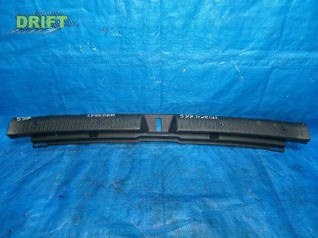 накладка замка багажника