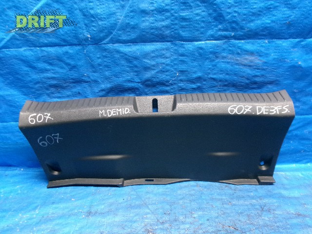 накладка замка багажника