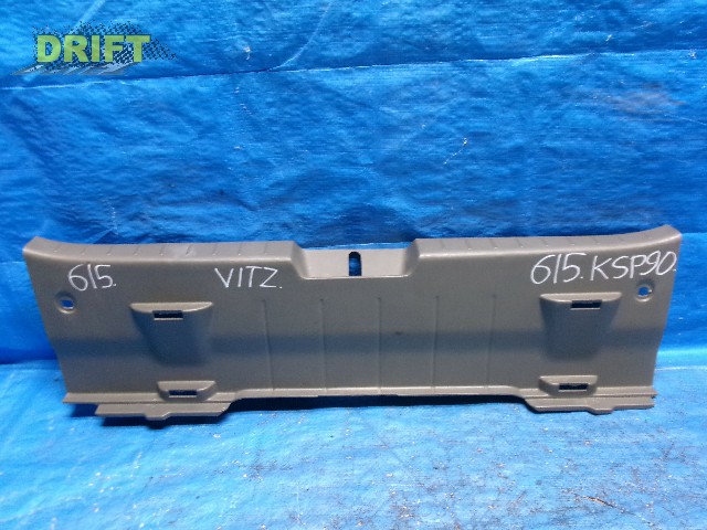 накладка замка багажника