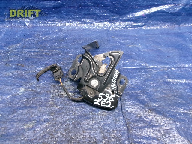 замок капота