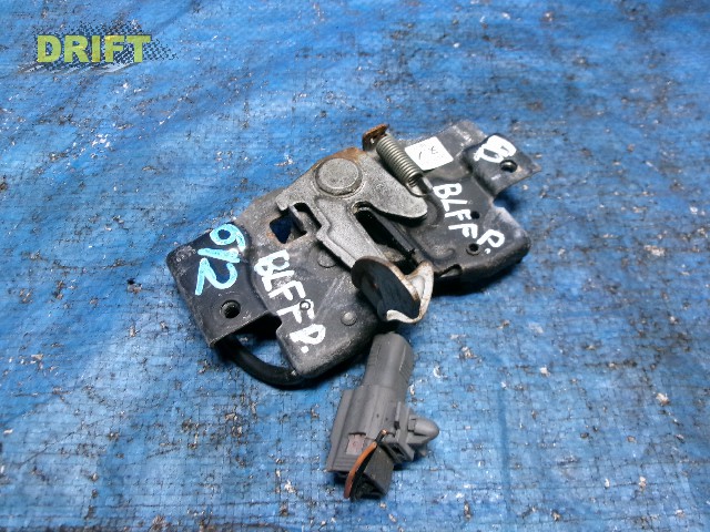 замок капота