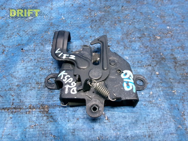 замок капота