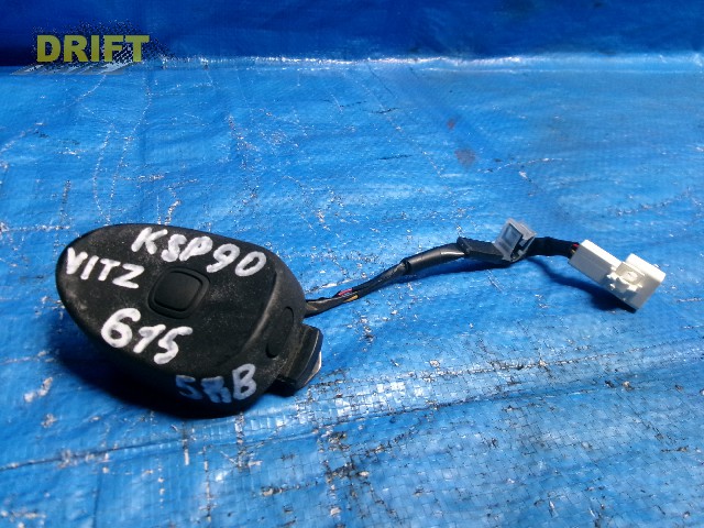 кнопка открывания багажника