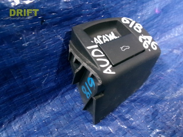 кнопка открывания багажника