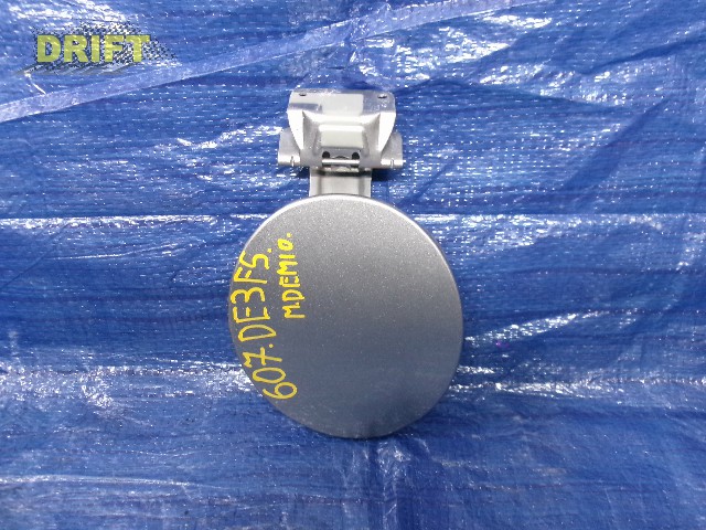 лючок бензобака