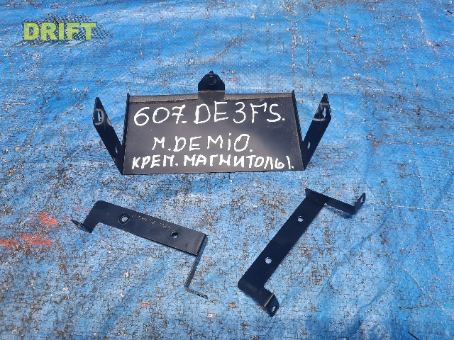 крепление автомагнитолы