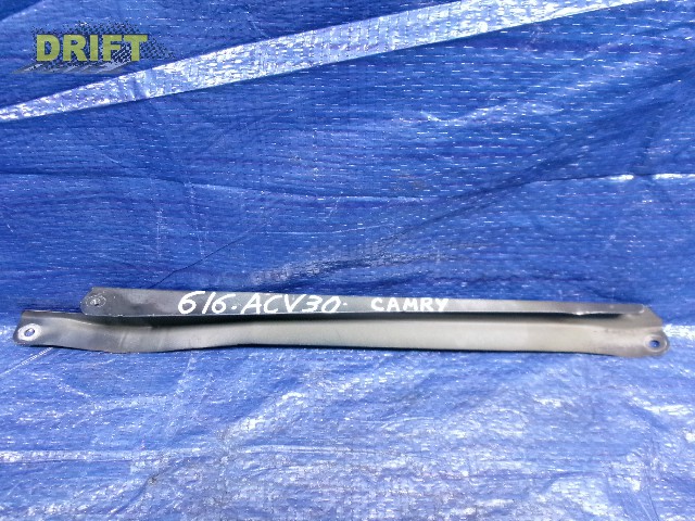 планка замка капота