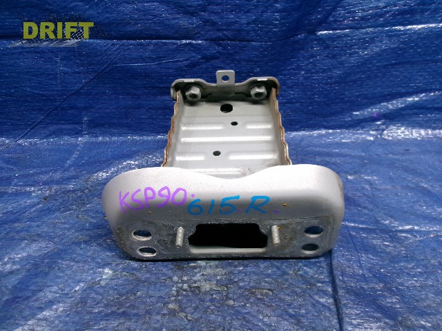 кронштейн усилителя бампера