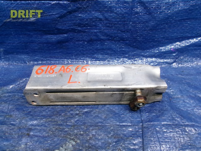 кронштейн усилителя бампера