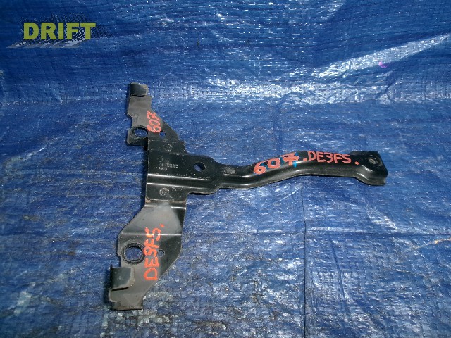 планка замка капота