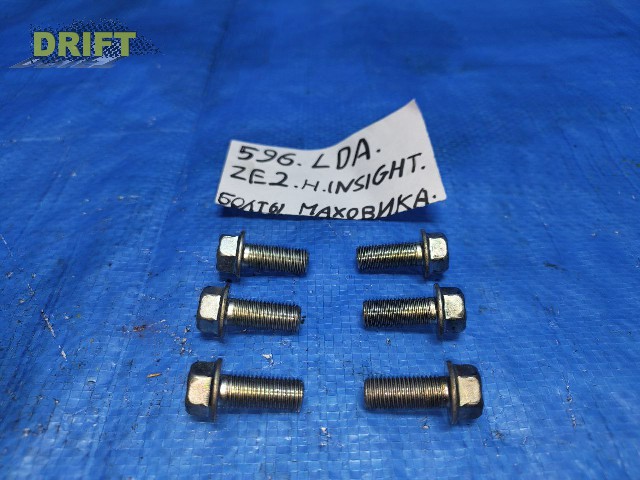 болт маховика